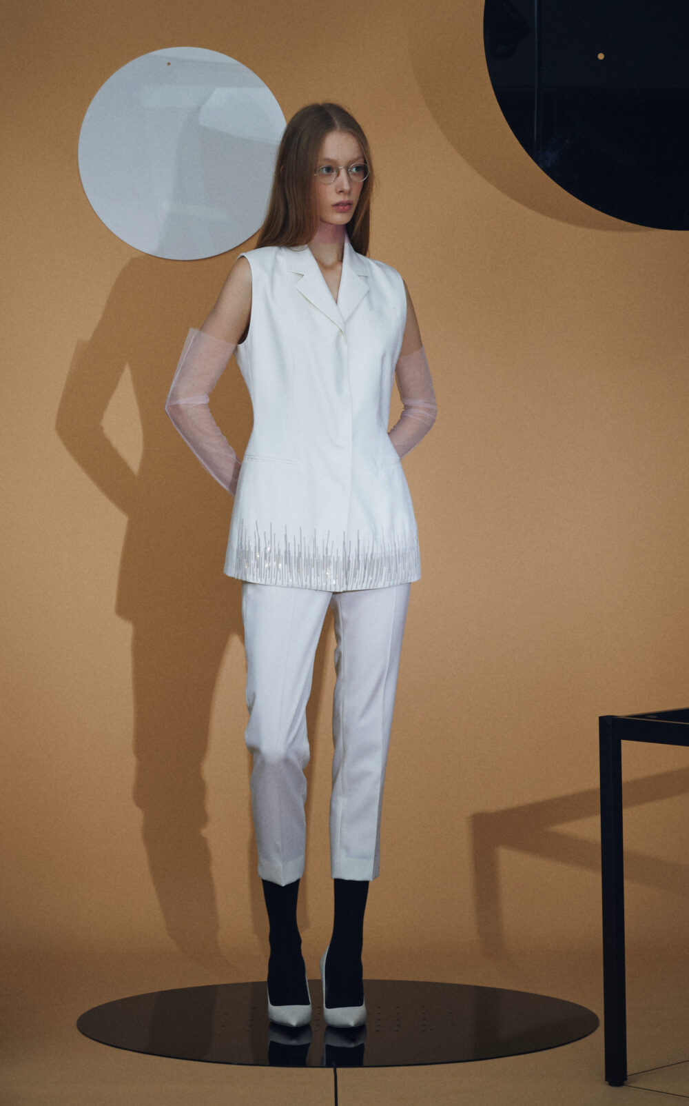 White Wool Metal-fringed Sleeveless Jacket